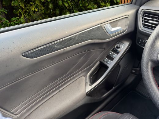 Ford Focus 1.0 EcoBoost Hybrid ST Line Automaat | Adaptive Cruise | Camera | Stuur/stoelverwarming ActivLease financial lease