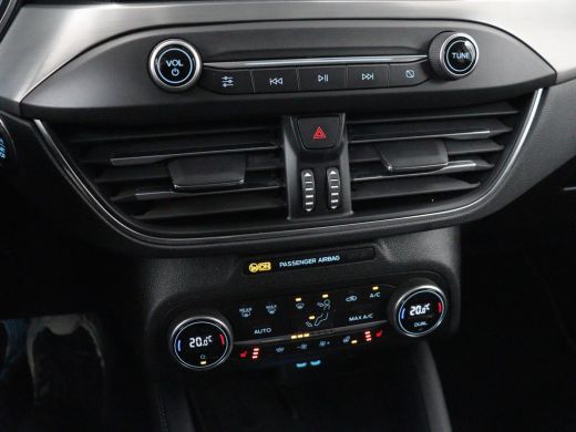 Ford Focus 1.0 EcoBoost Hybrid Titanium X | Stoelverwarming | Camera | Carplay | Digital Cockpit | Stuurverw... ActivLease financial lease