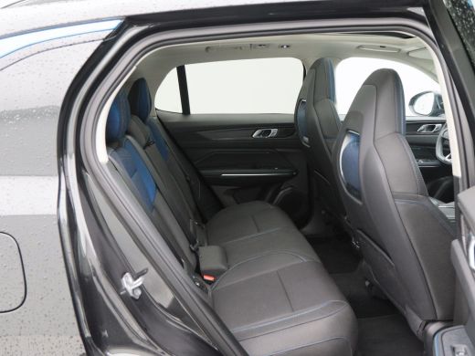 Lynk & Co 01 1.5 PHEV 262 Pk Automaat | 360&deg; Camera | Stoelverwarming | Panorama Dak | Full LED | Keyless | 20... ActivLease financial lease