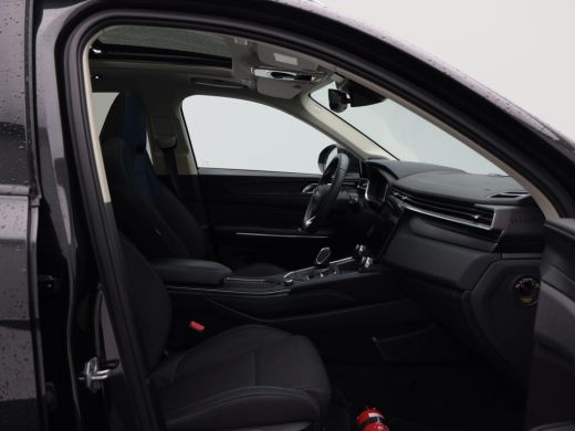 Lynk & Co 01 1.5 PHEV 262 Pk Automaat | 360&deg; Camera | Stoelverwarming | Panorama Dak | Full LED | Keyless | 20... ActivLease financial lease