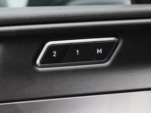 Lynk & Co 01 1.5 PHEV 262 Pk Automaat | 360&deg; Camera | Stoelverwarming | Panorama Dak | Full LED | Keyless | 20... ActivLease financial lease