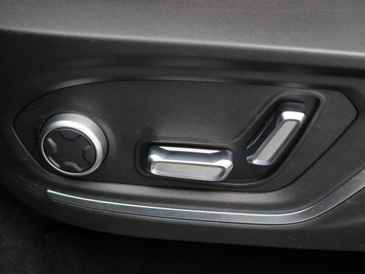 Lynk & Co 01 1.5 PHEV 262 Pk Automaat | 360&deg; Camera | Stoelverwarming | Panorama Dak | Full LED | Keyless | 20... ActivLease financial lease