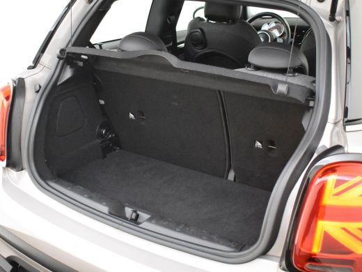 Mini One 1.5 One Classic | Cruise control | Navigatie | Parkeer sensor achter | DAB | Keyless start | 15"LMV ActivLease financial lease