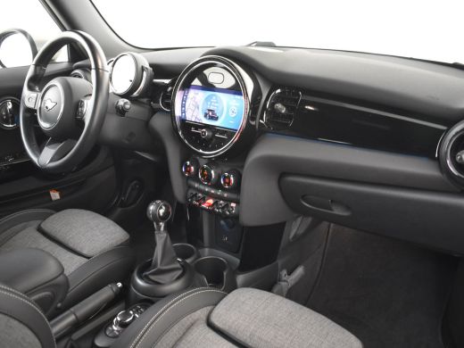 Mini One 1.5 One Classic | Cruise control | Navigatie | Parkeer sensor achter | DAB | Keyless start | 15"LMV ActivLease financial lease