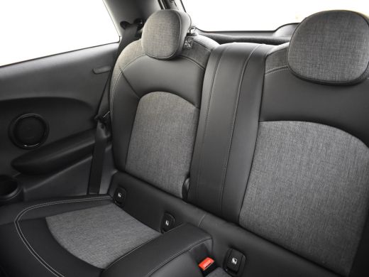 Mini One 1.5 One Classic | Cruise control | Navigatie | Parkeer sensor achter | DAB | Keyless start | 15"LMV ActivLease financial lease