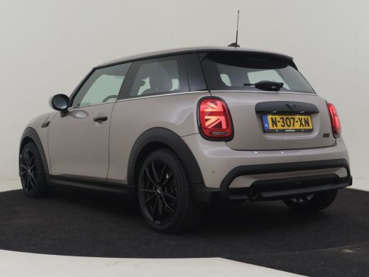 Mini One 1.5 One Classic | Cruise control | Navigatie | Parkeer sensor achter | DAB | Keyless start | 15"LMV ActivLease financial lease