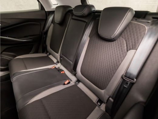 Opel Grandland X 1.2 Turbo Sport Automaat (APPLE CARPLAY, GROOT NAVI, LANE ASSIST, LEDER, CAMERA, LED KOPLAMPEN, S... ActivLease financial lease