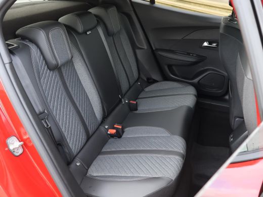 Peugeot 2008 1.2 HYBRID 145 PK ALLURE AUT. + ADAPTIVE CRUISE | CARPLAY | DIGITALE COCKPIT | CAMERA ActivLease financial lease