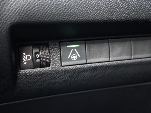 Peugeot 2008 1.2 HYBRID 145 PK ALLURE AUT. + ADAPTIVE CRUISE | CARPLAY | DIGITALE COCKPIT | CAMERA ActivLease financial lease