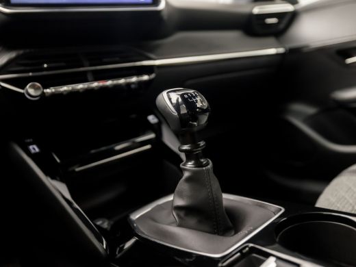 Peugeot 208 1.2 PureTech 100 Allure Sport (VIRTUAL COCKPIT, APPLE CARPLAY, GROOT NAVI, 360 CAMERA, LEDER, SPO... ActivLease financial lease