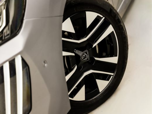 Peugeot 208 1.2 PureTech 100 Allure Sport (VIRTUAL COCKPIT, APPLE CARPLAY, GROOT NAVI, 360 CAMERA, LEDER, SPO... ActivLease financial lease