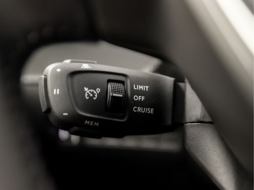 Peugeot 208 1.2 PureTech 100 Allure Sport (VIRTUAL COCKPIT, APPLE CARPLAY, GROOT NAVI, 360 CAMERA, LEDER, SPO... ActivLease financial lease