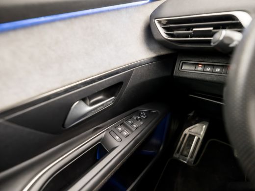 Peugeot 3008 1.6 HYbrid4 300 GT Sport 300Pk Automaat (PANORAMADAK, NAPPA LEDER, MEMORY SEATS, STOELVERWARMING,... ActivLease financial lease