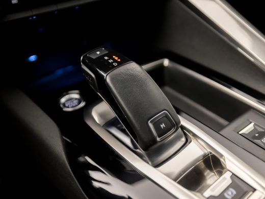 Peugeot 5008 1.2 PureTech Allure 7 Persoons Automaat (APPLE CARPLAY, GROOT NAVI, LEDER, 360 CAMERA, SPORTSTOEL... ActivLease financial lease