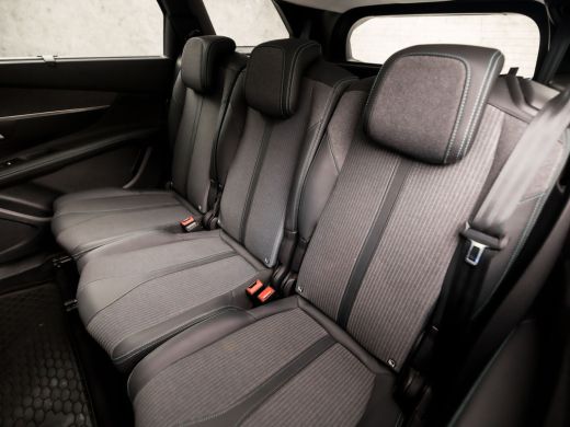 Peugeot 5008 1.2 PureTech Allure 7 Persoons Automaat (APPLE CARPLAY, GROOT NAVI, LEDER, 360 CAMERA, SPORTSTOEL... ActivLease financial lease