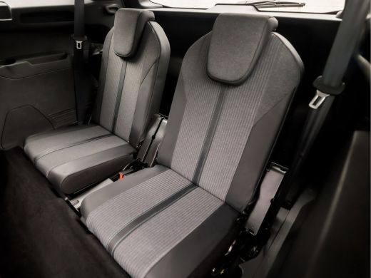 Peugeot 5008 1.2 PureTech Allure 7 Persoons Automaat (APPLE CARPLAY, GROOT NAVI, LEDER, 360 CAMERA, SPORTSTOEL... ActivLease financial lease