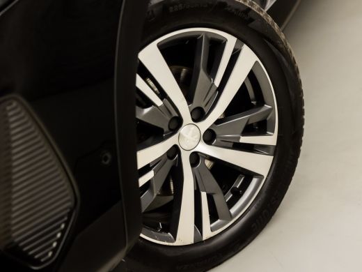 Peugeot 5008 1.2 PureTech Allure 7 Persoons Automaat (APPLE CARPLAY, GROOT NAVI, LEDER, 360 CAMERA, SPORTSTOEL... ActivLease financial lease