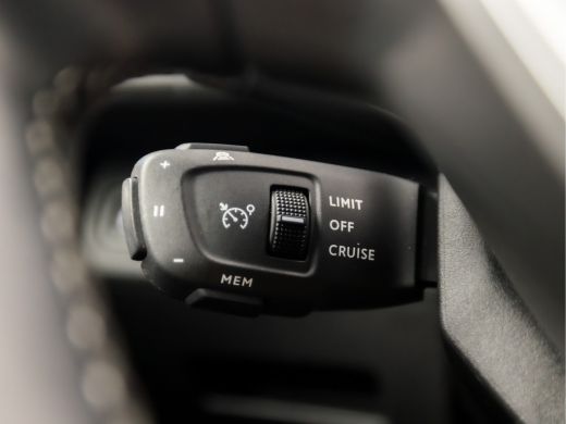 Peugeot 5008 1.2 PureTech Allure 7 Persoons Automaat (APPLE CARPLAY, GROOT NAVI, LEDER, 360 CAMERA, SPORTSTOEL... ActivLease financial lease