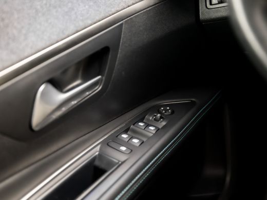 Peugeot 5008 1.2 PureTech Allure 7 Persoons Automaat (APPLE CARPLAY, GROOT NAVI, LEDER, 360 CAMERA, SPORTSTOEL... ActivLease financial lease