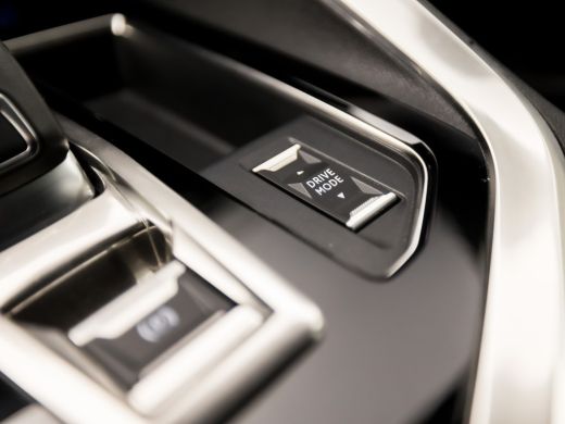 Peugeot 5008 1.2 PureTech Allure 7 Persoons Automaat (APPLE CARPLAY, GROOT NAVI, LEDER, 360 CAMERA, SPORTSTOEL... ActivLease financial lease