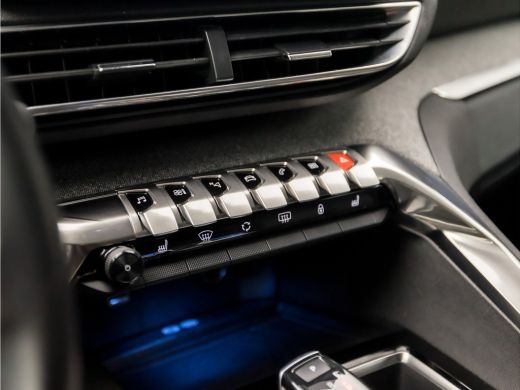 Peugeot 5008 1.2 PureTech Allure 7 Persoons Automaat (APPLE CARPLAY, GROOT NAVI, LEDER, 360 CAMERA, SPORTSTOEL... ActivLease financial lease