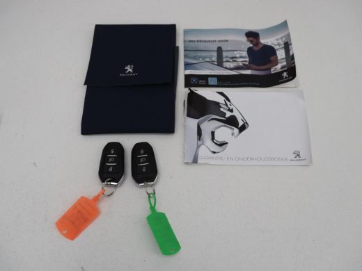 Peugeot e-2008 EV GT 50 kWh | SOH 91% | 3 Fase | Stoelverwarming | Leder/Alcantara | Adaptive cruise | Keyless |... ActivLease financial lease