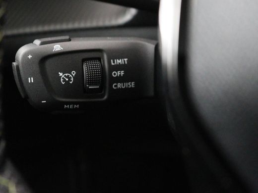 Peugeot e-2008 EV GT 50 kWh | SOH 91% | 3 Fase | Stoelverwarming | Leder/Alcantara | Adaptive cruise | Keyless |... ActivLease financial lease