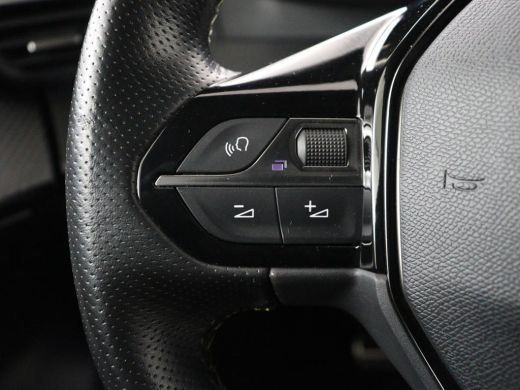 Peugeot e-2008 EV GT 50 kWh | SOH 91% | 3 Fase | Stoelverwarming | Leder/Alcantara | Adaptive cruise | Keyless |... ActivLease financial lease