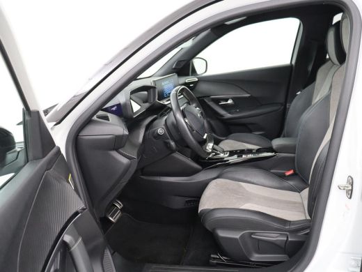 Peugeot e-2008 EV GT 50 kWh | SOH 91% | 3 Fase | Stoelverwarming | Leder/Alcantara | Adaptive cruise | Keyless |... ActivLease financial lease