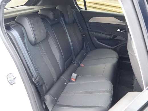 Peugeot e-308 FIRST EDITION GT EV 54 KWH + STUUR/STOELVERW. | ADAPTIVE CRUISE | CARPLAY | STANDKACHEL | CAMERA ActivLease financial lease