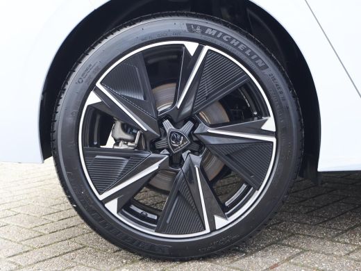 Peugeot e-308 FIRST EDITION GT EV 54 KWH + STUUR/STOELVERW. | ADAPTIVE CRUISE | CARPLAY | STANDKACHEL | CAMERA ActivLease financial lease