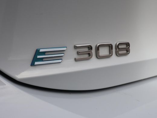 Peugeot e-308 FIRST EDITION GT EV 54 KWH + STUUR/STOELVERW. | ADAPTIVE CRUISE | CARPLAY | STANDKACHEL | CAMERA ActivLease financial lease