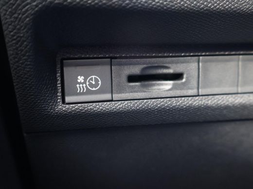 Peugeot e-308 FIRST EDITION GT EV 54 KWH + STUUR/STOELVERW. | ADAPTIVE CRUISE | CARPLAY | STANDKACHEL | CAMERA ActivLease financial lease
