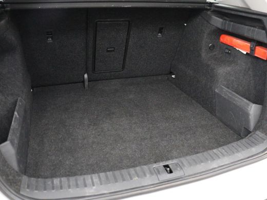 Skoda Enyaq iV 60 | SOH 92% | Trekhaak | Half leder | Sfeerverlichting | Carplay | Navigatie | 19'' | Cruise con... ActivLease financial lease