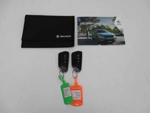 Skoda Enyaq iV 60 | SOH 92% | Trekhaak | Half leder | Sfeerverlichting | Carplay | Navigatie | 19'' | Cruise con... ActivLease financial lease