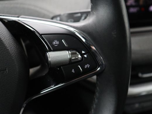 Skoda Enyaq iV 60 | SOH 92% | Trekhaak | Half leder | Sfeerverlichting | Carplay | Navigatie | 19'' | Cruise con... ActivLease financial lease