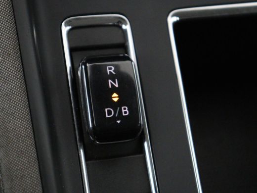 Skoda Enyaq iV 60 | SOH 92% | Trekhaak | Half leder | Sfeerverlichting | Carplay | Navigatie | 19'' | Cruise con... ActivLease financial lease