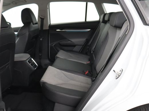 Skoda Enyaq iV 60 | SOH 92% | Trekhaak | Half leder | Sfeerverlichting | Carplay | Navigatie | 19'' | Cruise con... ActivLease financial lease