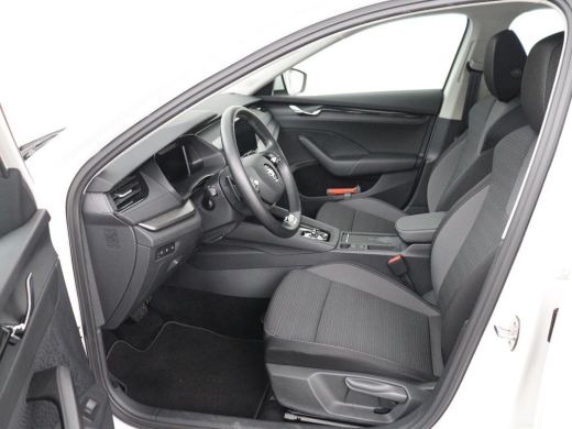 Skoda Octavia 1.0 e-TSI Business Edition | 61.800km NAP | Camera | Carplay | Navigatie | Full LED | Parkeerhulp... ActivLease financial lease