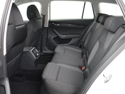 Skoda Octavia 1.0 e-TSI Business Edition | 61.800km NAP | Camera | Carplay | Navigatie | Full LED | Parkeerhulp... ActivLease financial lease