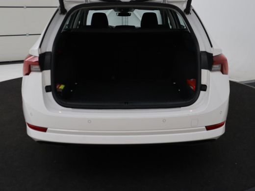 Skoda Octavia 1.0 e-TSI Business Edition | 61.800km NAP | Camera | Carplay | Navigatie | Full LED | Parkeerhulp... ActivLease financial lease