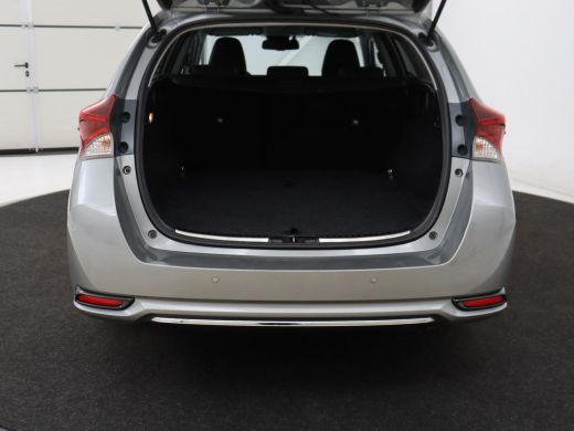 Toyota Auris 1.8 Hybrid Executive | Stoelverwarming | Half leder | Navigatie | Keyless | Climate control | Cru... ActivLease financial lease