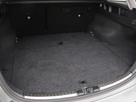 Toyota Auris 1.8 Hybrid Executive | Stoelverwarming | Half leder | Navigatie | Keyless | Climate control | Cru... ActivLease financial lease