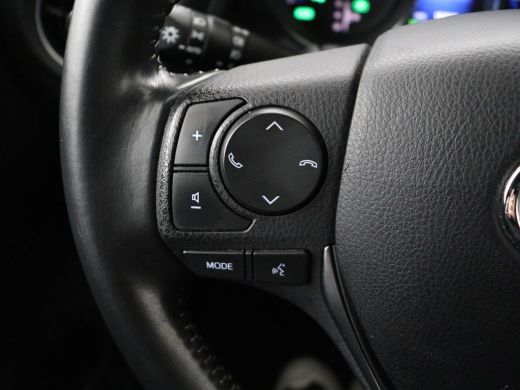 Toyota Auris 1.8 Hybrid Executive | Stoelverwarming | Half leder | Navigatie | Keyless | Climate control | Cru... ActivLease financial lease