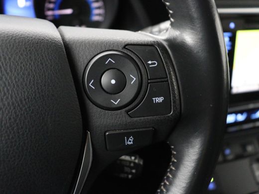 Toyota Auris 1.8 Hybrid Executive | Stoelverwarming | Half leder | Navigatie | Keyless | Climate control | Cru... ActivLease financial lease