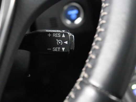 Toyota Auris 1.8 Hybrid Executive | Stoelverwarming | Half leder | Navigatie | Keyless | Climate control | Cru... ActivLease financial lease