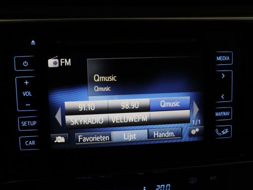 Toyota Auris 1.8 Hybrid Executive | Stoelverwarming | Half leder | Navigatie | Keyless | Climate control | Cru... ActivLease financial lease