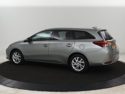 Toyota Auris 1.8 Hybrid Executive | Stoelverwarming | Half leder | Navigatie | Keyless | Climate control | Cru... ActivLease financial lease