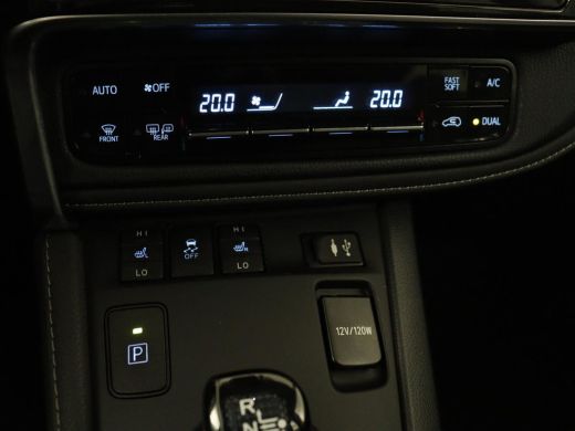 Toyota Auris 1.8 Hybrid Executive | Stoelverwarming | Half leder | Navigatie | Keyless | Climate control | Cru... ActivLease financial lease