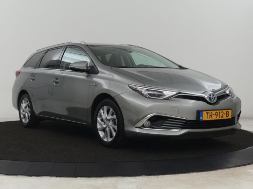 Toyota Auris 1.8 Hybrid Executive | Stoelverwarming | Half leder | Navigatie | Keyless | Climate control | Cru... ActivLease financial lease